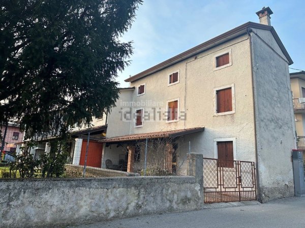 casa indipendente in vendita a Vittorio Veneto