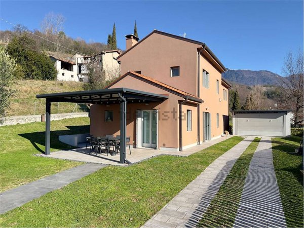 casa indipendente in vendita a Vittorio Veneto