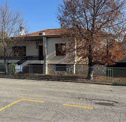 casa indipendente in vendita a Vittorio Veneto