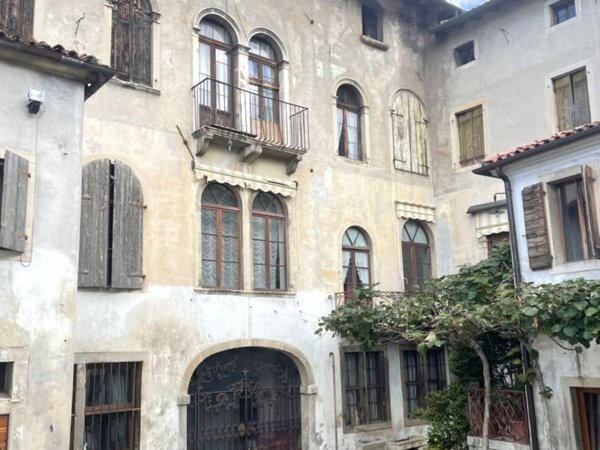 casa indipendente in vendita a Vittorio Veneto