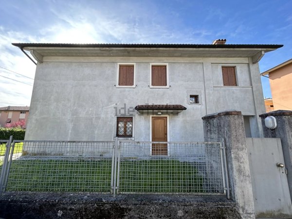 casa indipendente in vendita a Vittorio Veneto