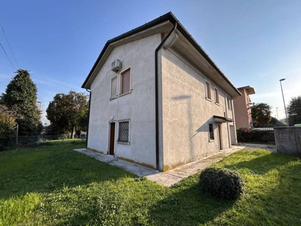 casa indipendente in vendita a Vittorio Veneto