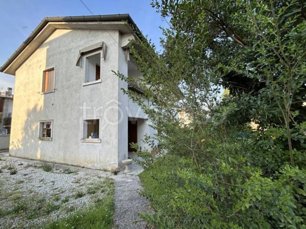 casa indipendente in vendita a Vittorio Veneto