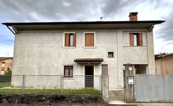 casa indipendente in vendita a Vittorio Veneto
