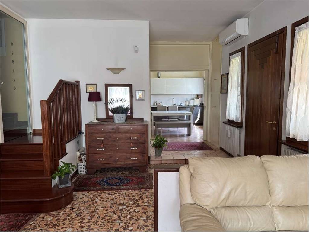 casa indipendente in vendita a Vittorio Veneto