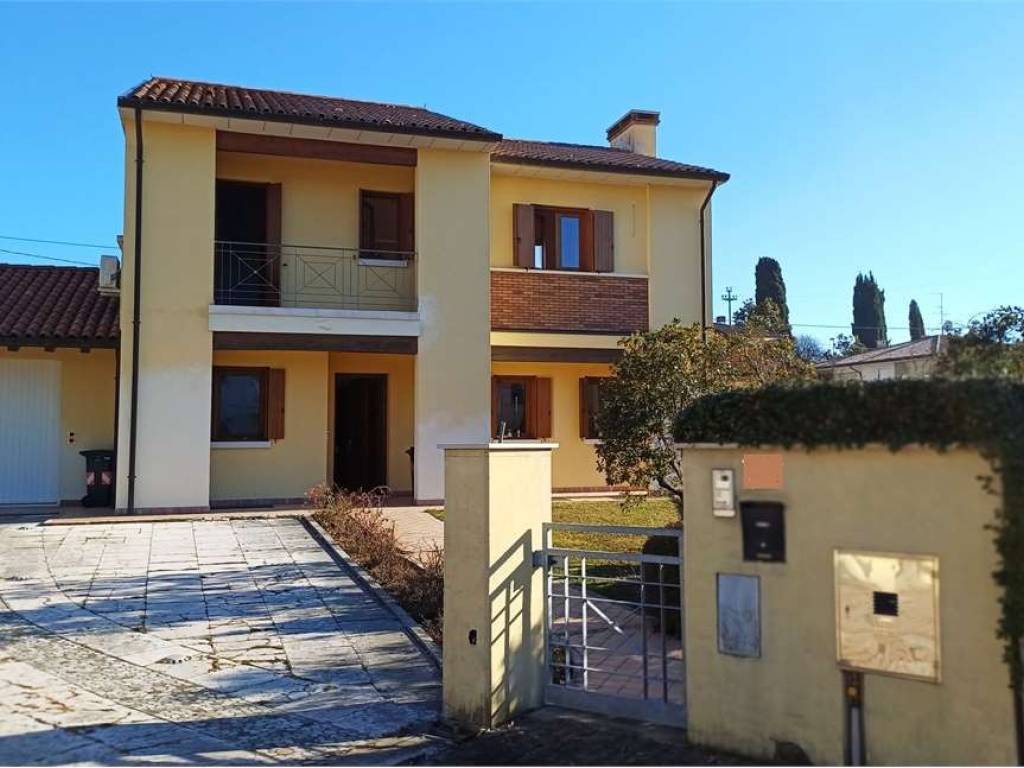 casa indipendente in vendita a Vittorio Veneto