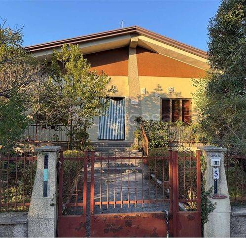 casa indipendente in vendita a Vittorio Veneto