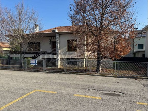 casa indipendente in vendita a Vittorio Veneto
