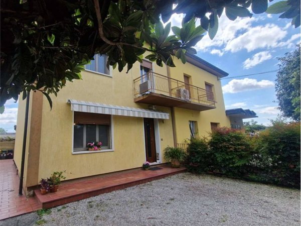 casa indipendente in vendita a Vittorio Veneto