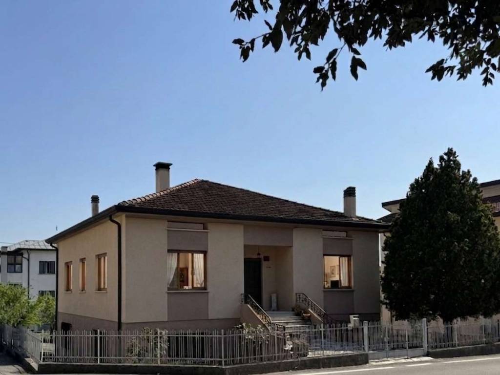 casa indipendente in vendita a Vittorio Veneto