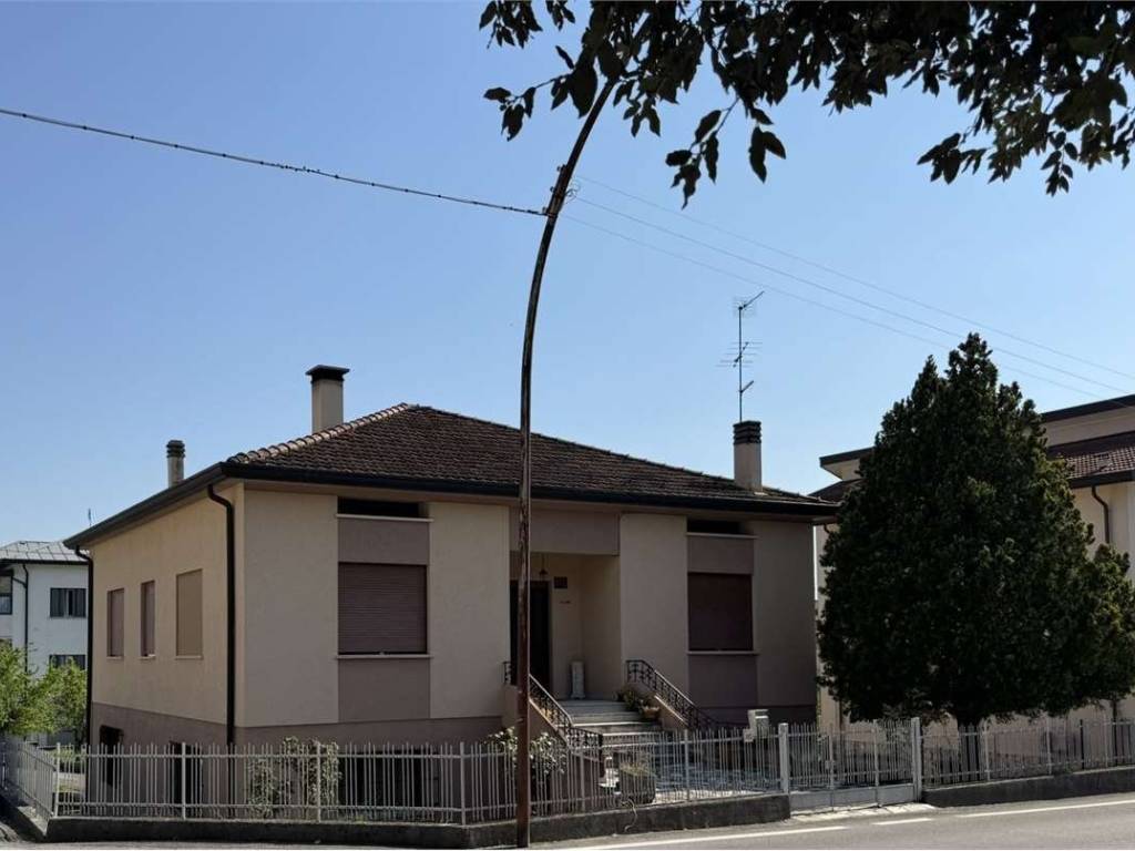 casa indipendente in vendita a Vittorio Veneto