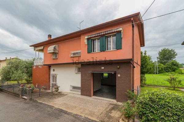 casa indipendente in vendita a Vittorio Veneto