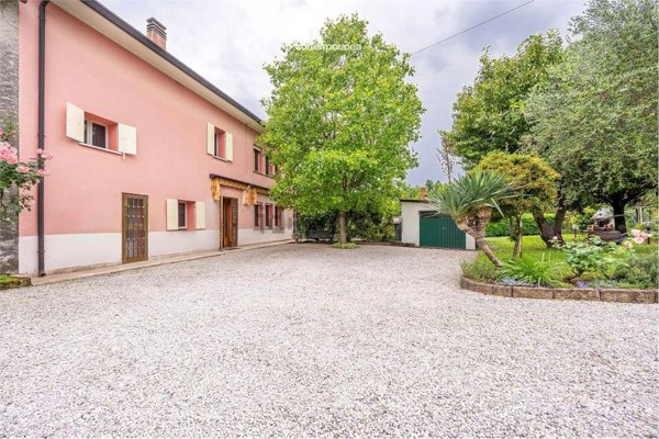 casa indipendente in vendita a Vittorio Veneto