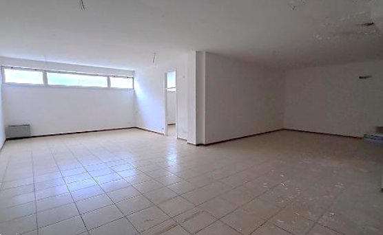 locale di sgombero in vendita a Vittorio Veneto
