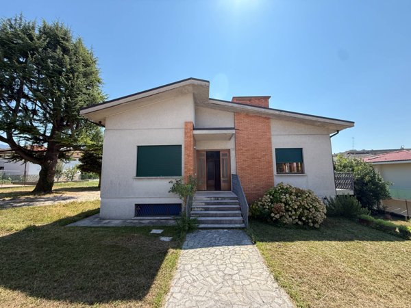 casa indipendente in vendita a Vittorio Veneto