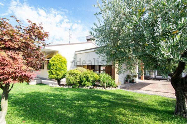 casa indipendente in vendita a Vittorio Veneto