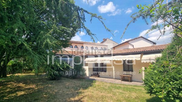 casa indipendente in vendita a Vittorio Veneto