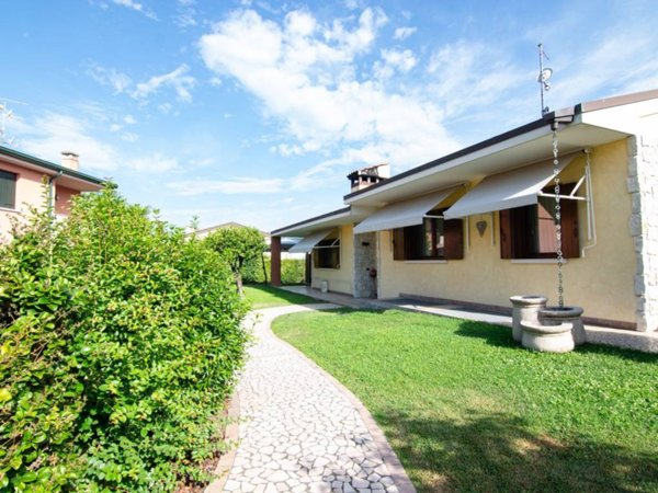 casa indipendente in vendita a Vittorio Veneto