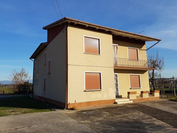 casa indipendente in vendita a Volpago del Montello in zona Selva del Montello