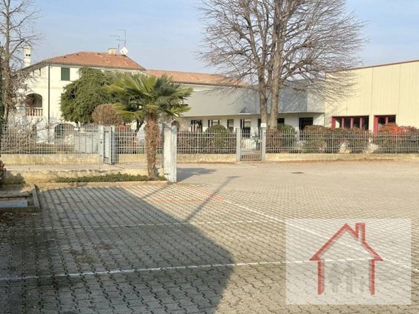 capannone in vendita a Volpago del Montello in zona Selva del Montello