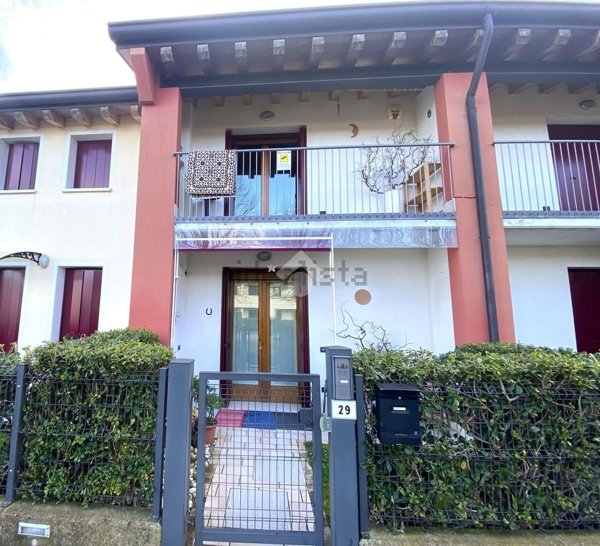 appartamento in vendita a Volpago del Montello in zona Venegazzù
