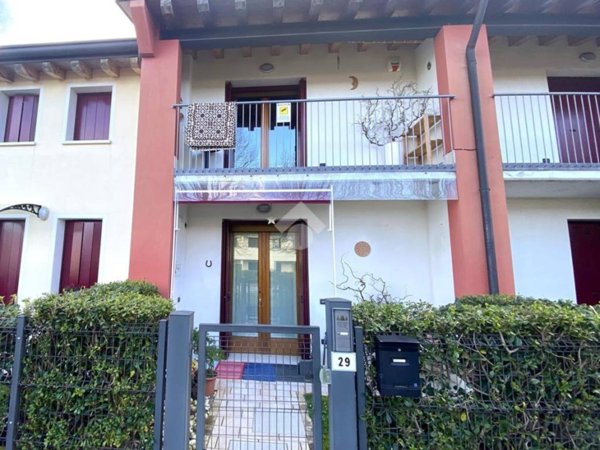 appartamento in vendita a Volpago del Montello in zona Venegazzù