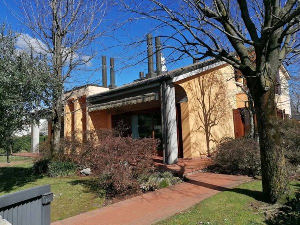casa indipendente in vendita a Volpago del Montello in zona Selva del Montello