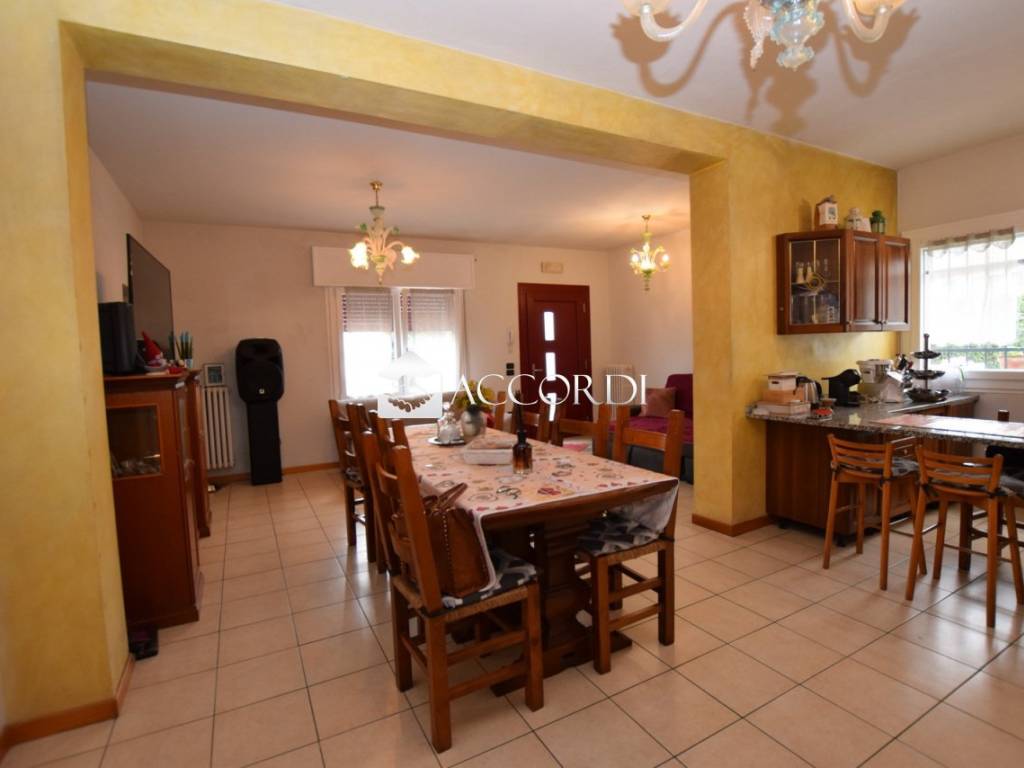casa indipendente in vendita a Volpago del Montello