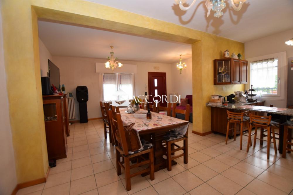 casa indipendente in vendita a Volpago del Montello
