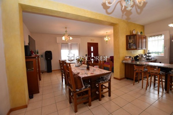 casa indipendente in vendita a Volpago del Montello