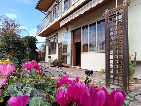 appartamento in vendita a Volpago del Montello in zona Venegazzù