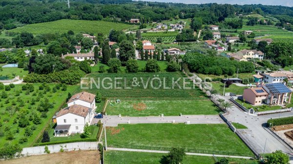 casa indipendente in vendita a Volpago del Montello in zona Selva del Montello