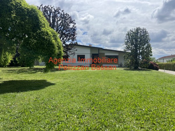 casa indipendente in vendita a Volpago del Montello in zona Selva del Montello