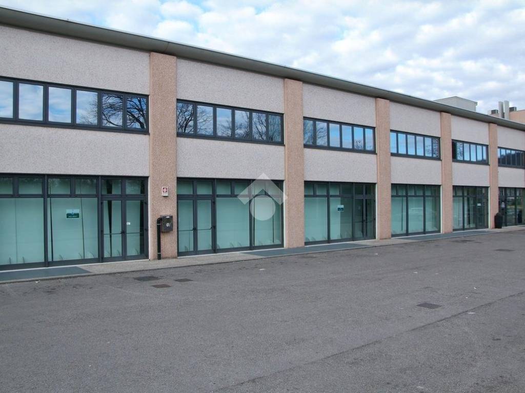 locale commerciale in vendita a Volpago del Montello