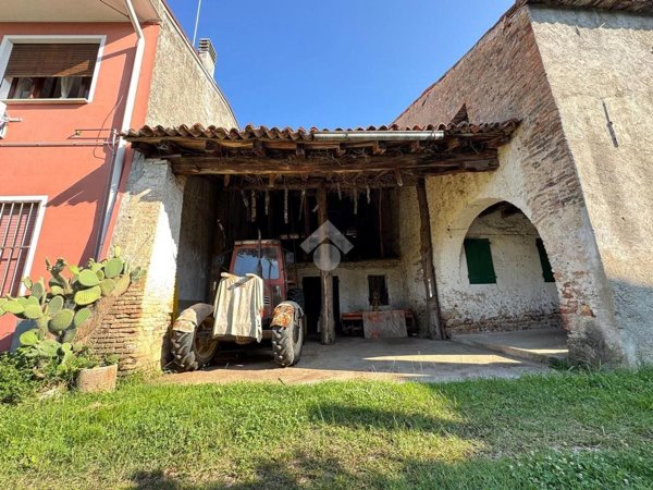 casale in vendita a Volpago del Montello in zona Selva del Montello