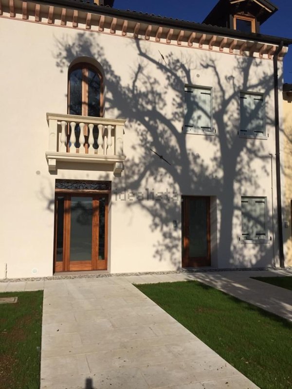 appartamento in vendita a Volpago del Montello in zona Venegazzù