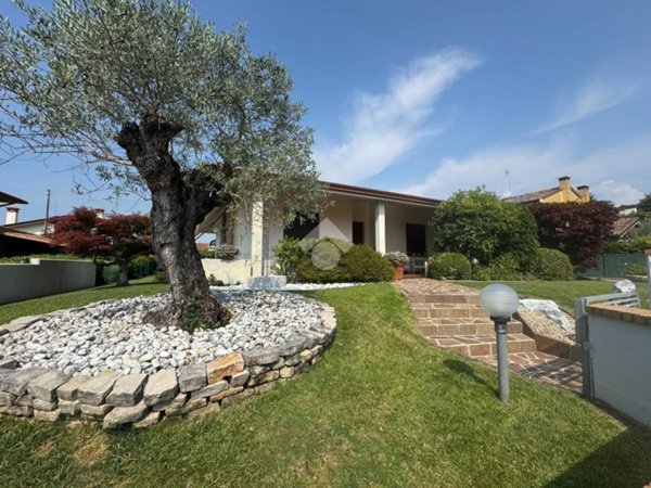 casa indipendente in vendita a Volpago del Montello in zona Venegazzù