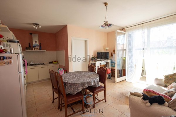 appartamento in vendita a Volpago del Montello in zona Selva del Montello