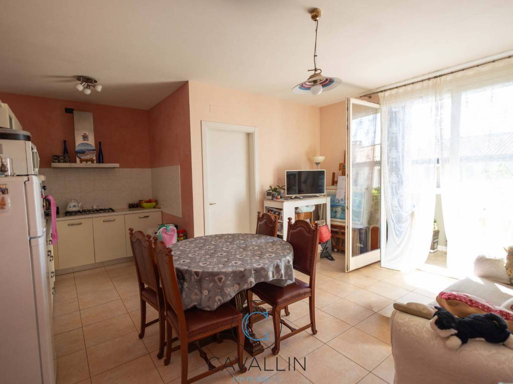 appartamento in vendita a Volpago del Montello in zona Selva del Montello