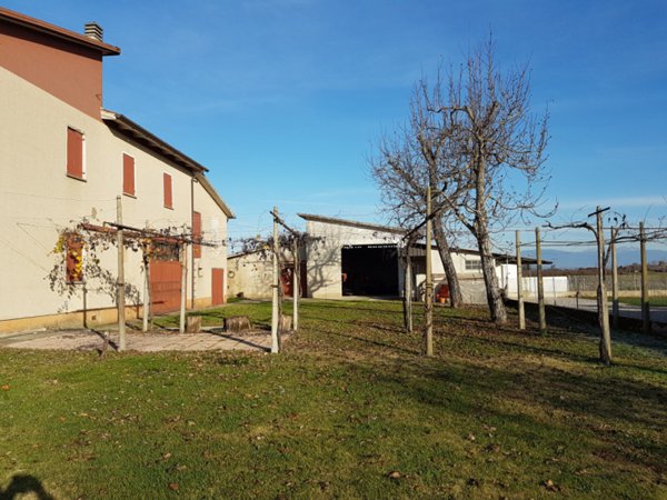 casa indipendente in vendita a Volpago del Montello in zona Selva del Montello