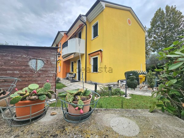 appartamento in vendita a Volpago del Montello in zona Venegazzù