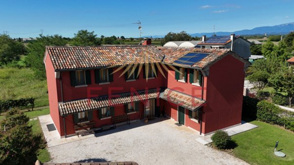 casa indipendente in vendita a Volpago del Montello in zona Selva del Montello