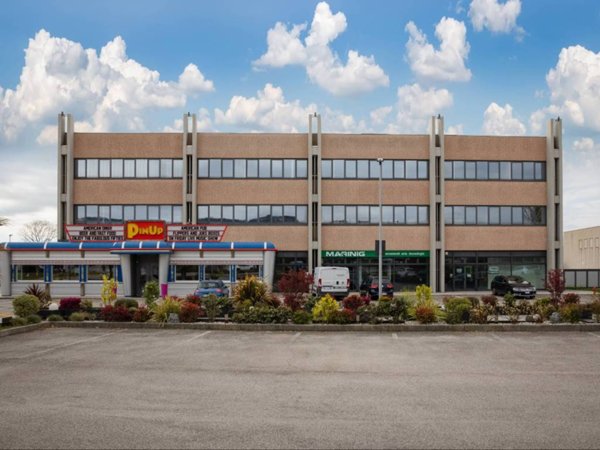 locale commerciale in vendita a Volpago del Montello