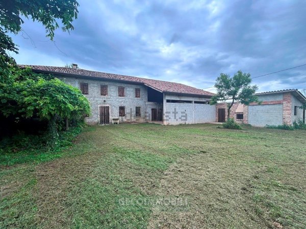 casale in vendita a Volpago del Montello