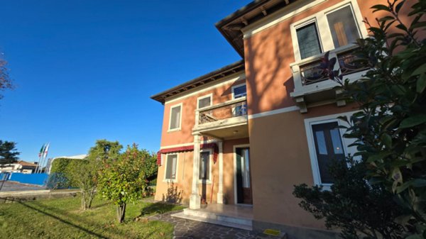 casa indipendente in vendita a Volpago del Montello