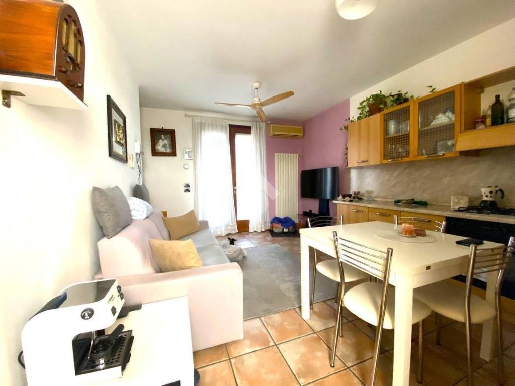 appartamento in vendita a Volpago del Montello in zona Venegazzù