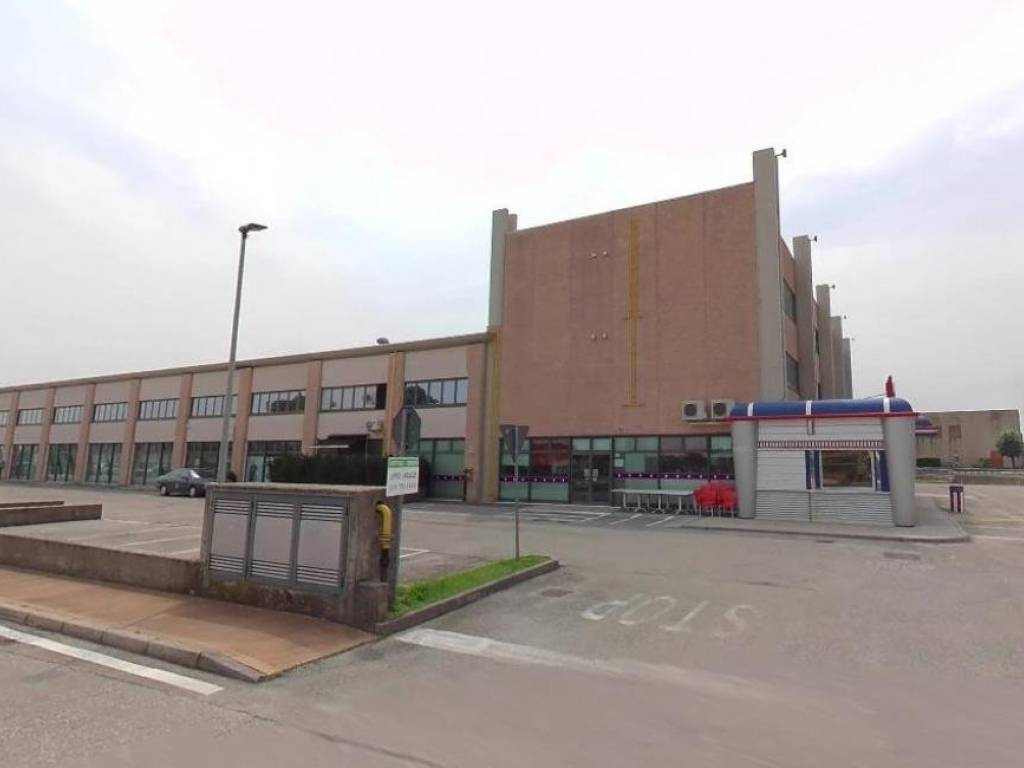 locale commerciale in vendita a Volpago del Montello