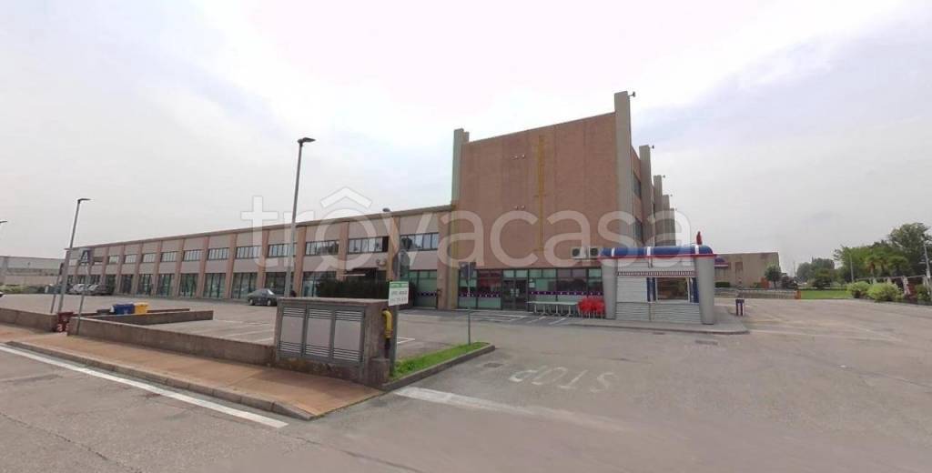 capannone in vendita a Volpago del Montello