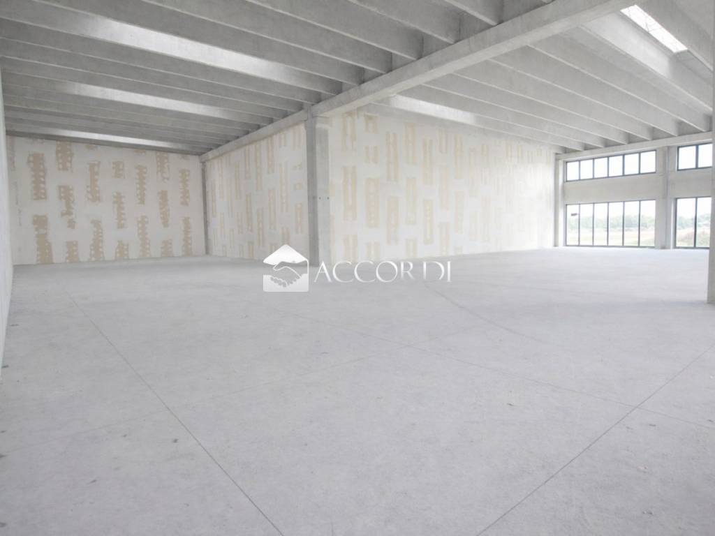 locale commerciale in vendita a Volpago del Montello