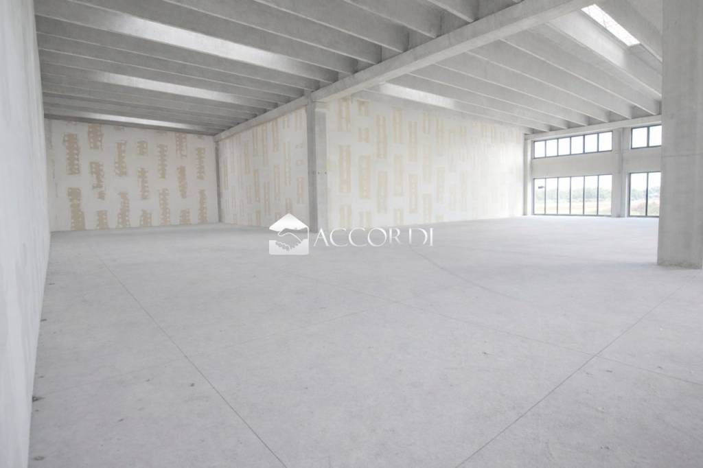 locale commerciale in vendita a Volpago del Montello